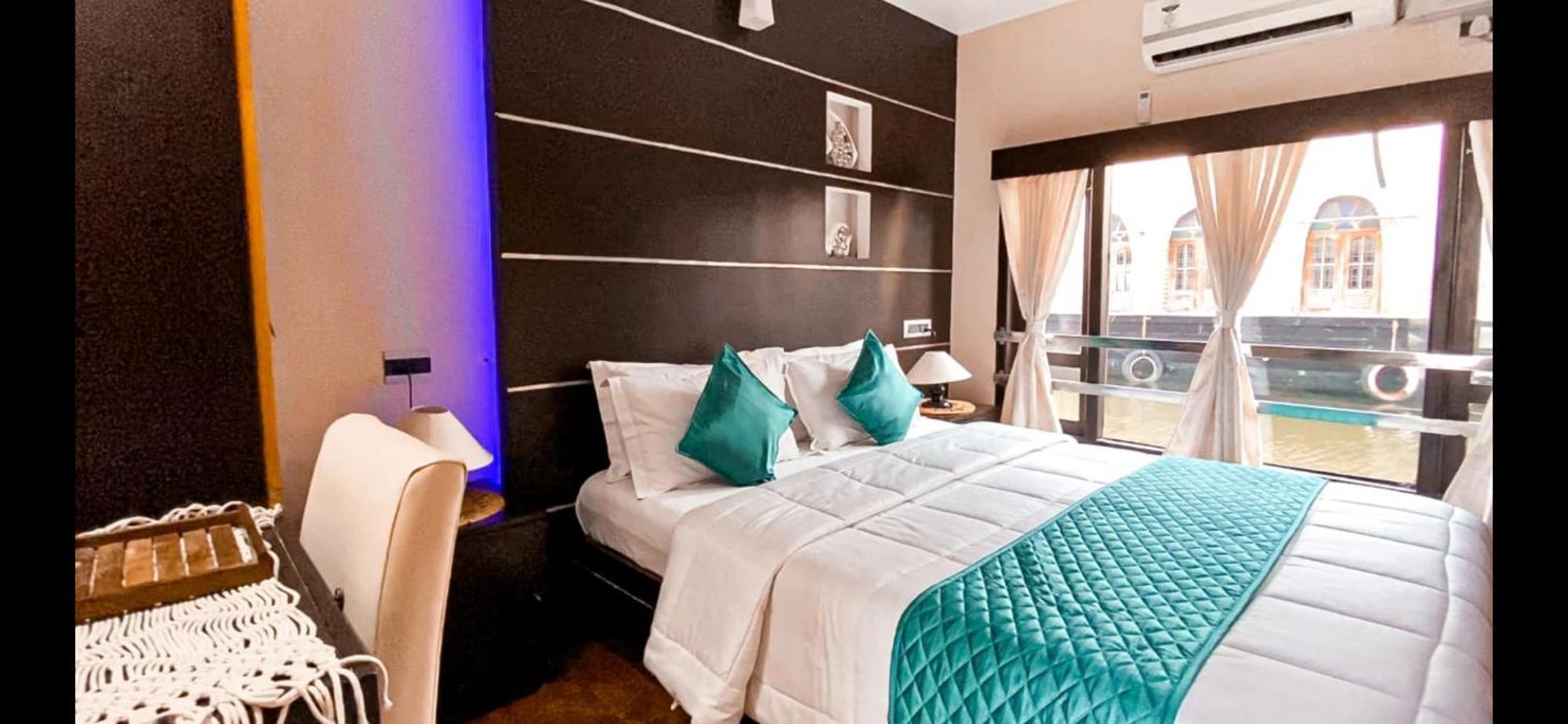 Victoria Houseboats Otel Alappuzha Dış mekan fotoğraf